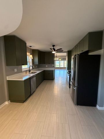 8500 W Carmen Avenue, Chicago, IL 60656
