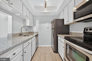 18318 STREAMSIDE DR #302, Gaithersburg, MD 20879