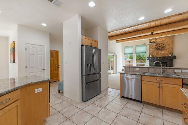8864 Desert Fox Way NE, Albuquerque, NM 87122