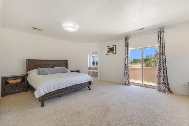8864 Desert Fox Way NE, Albuquerque, NM 87122