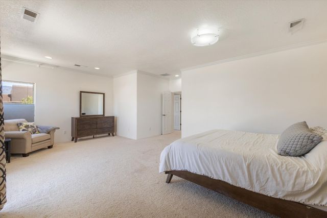 8864 Desert Fox Way NE, Albuquerque, NM 87122