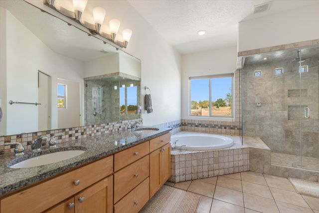 8864 Desert Fox Way NE, Albuquerque, NM 87122