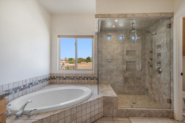 8864 Desert Fox Way NE, Albuquerque, NM 87122