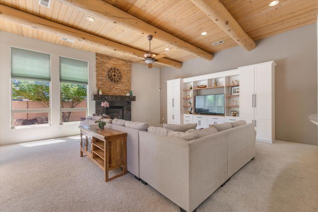 8864 Desert Fox Way NE, Albuquerque, NM 87122