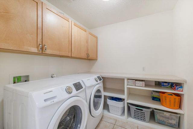 8864 Desert Fox Way NE, Albuquerque, NM 87122