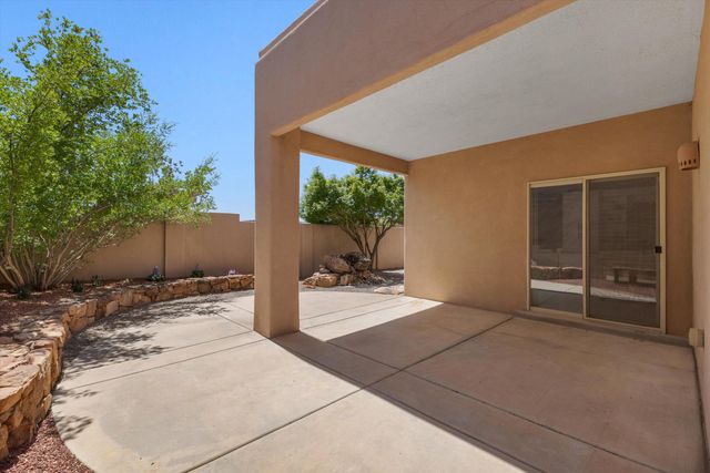 8864 Desert Fox Way NE, Albuquerque, NM 87122