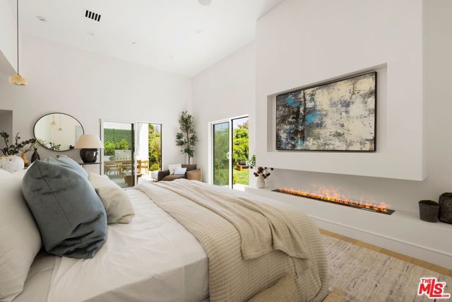 1120 S Lucerne Boulevard, Los Angeles, CA 90019