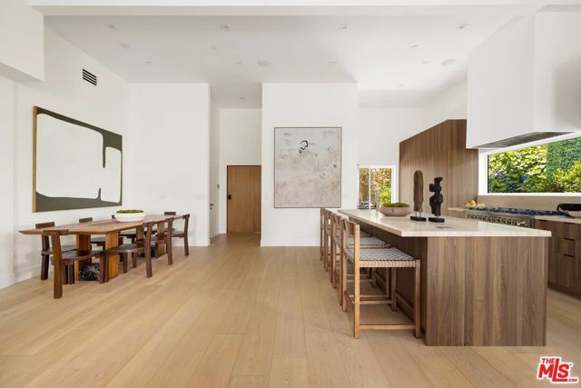 1120 S Lucerne Boulevard, Los Angeles, CA 90019
