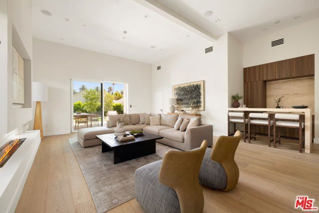 1120 S Lucerne Boulevard, Los Angeles, CA 90019