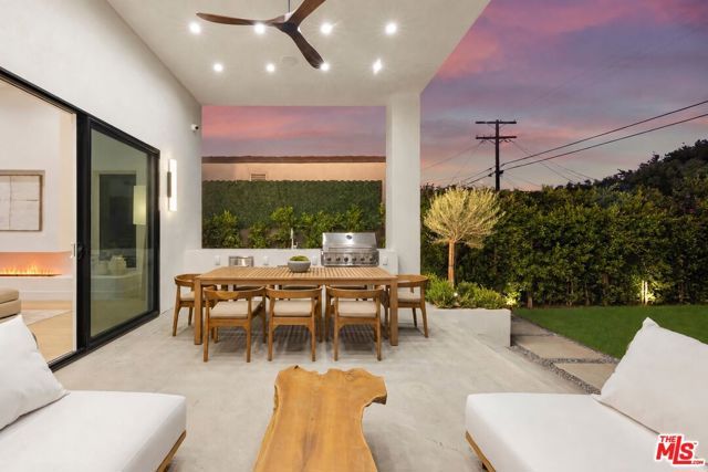 1120 S Lucerne Boulevard, Los Angeles, CA 90019