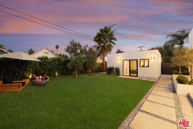 1120 S Lucerne Boulevard, Los Angeles, CA 90019