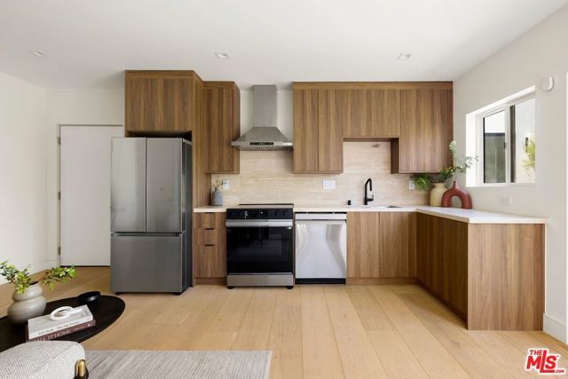 1120 S Lucerne Boulevard, Los Angeles, CA 90019