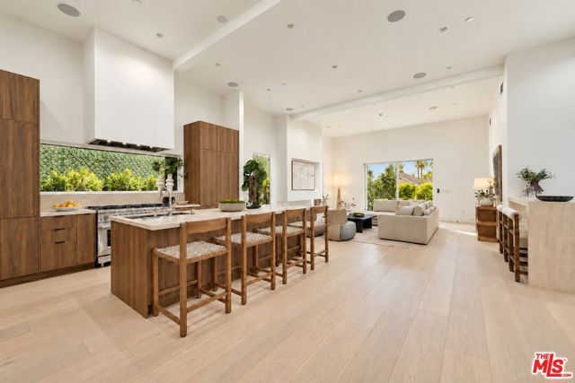 1120 S Lucerne Boulevard, Los Angeles, CA 90019