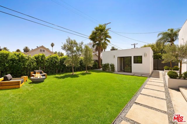 1120 S Lucerne Boulevard, Los Angeles, CA 90019