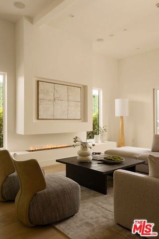 1120 S Lucerne Boulevard, Los Angeles, CA 90019