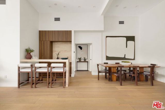 1120 S Lucerne Boulevard, Los Angeles, CA 90019