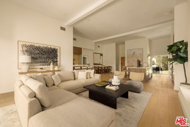 1120 S Lucerne Boulevard, Los Angeles, CA 90019