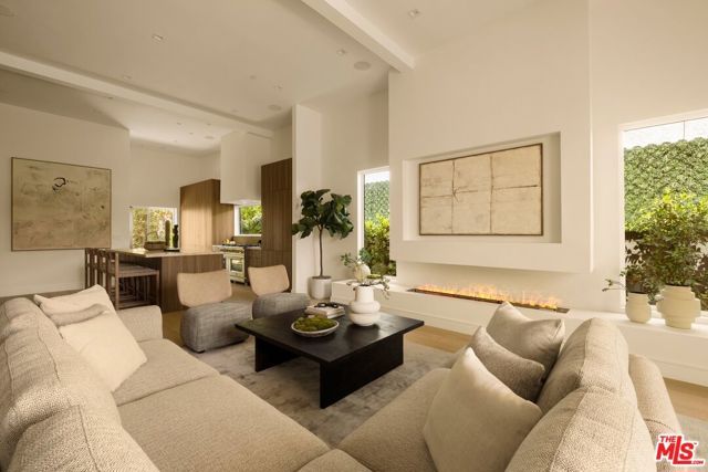 1120 S Lucerne Boulevard, Los Angeles, CA 90019