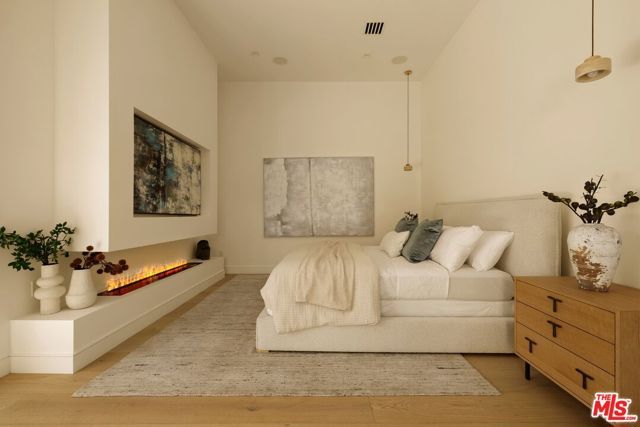 1120 S Lucerne Boulevard, Los Angeles, CA 90019