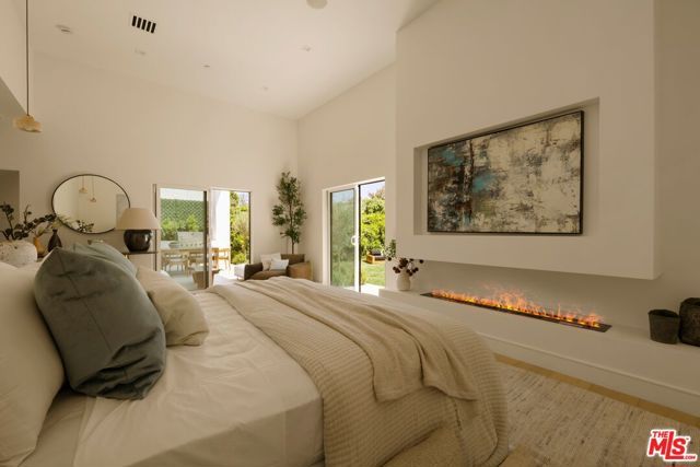 1120 S Lucerne Boulevard, Los Angeles, CA 90019