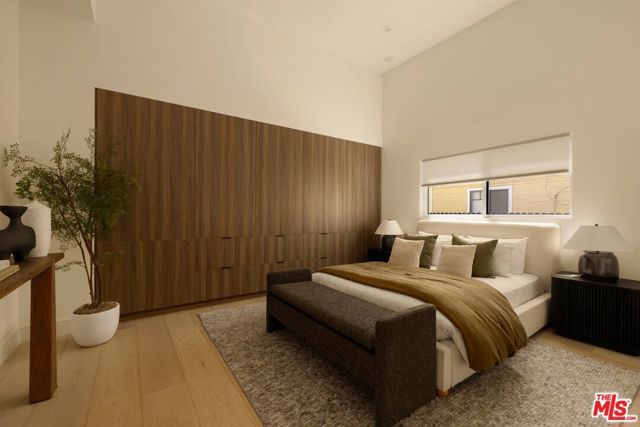 1120 S Lucerne Boulevard, Los Angeles, CA 90019