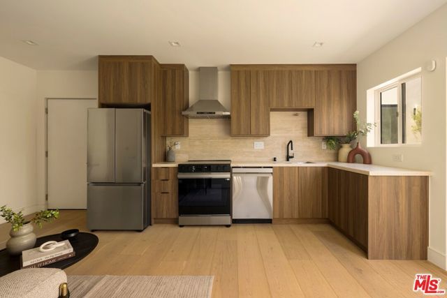 1120 S Lucerne Boulevard, Los Angeles, CA 90019