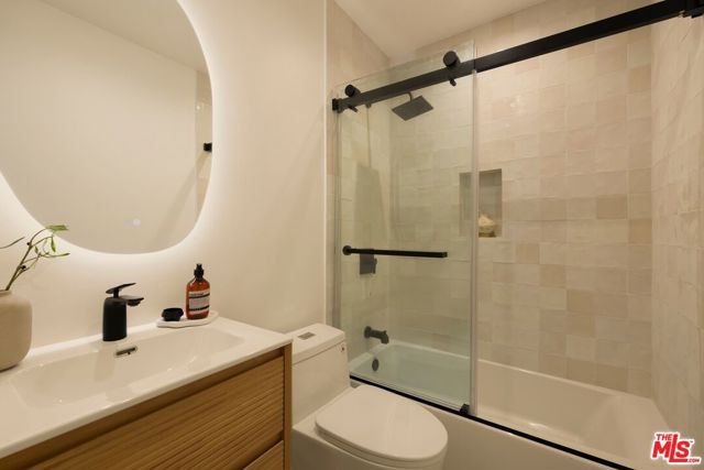 1120 S Lucerne Boulevard, Los Angeles, CA 90019
