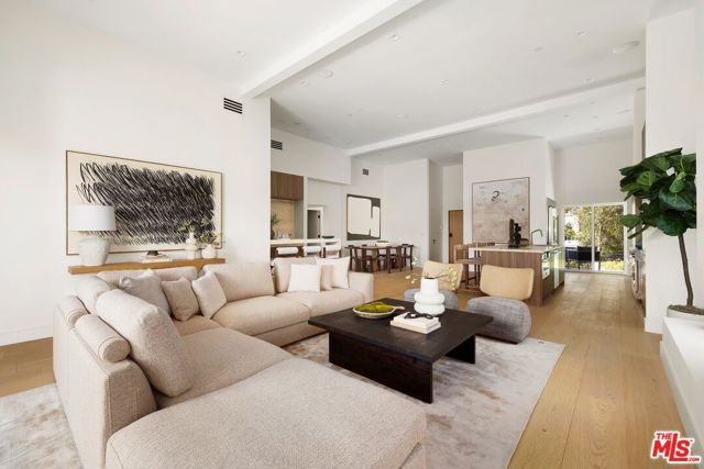 1120 S Lucerne Boulevard, Los Angeles, CA 90019