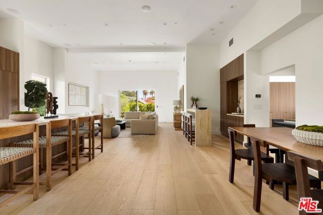 1120 S Lucerne Boulevard, Los Angeles, CA 90019