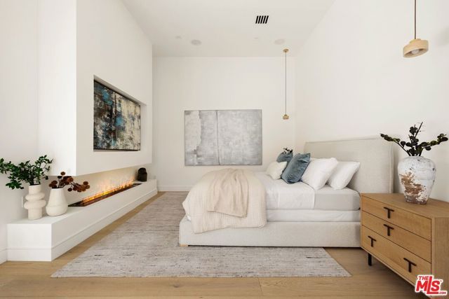 1120 S Lucerne Boulevard, Los Angeles, CA 90019