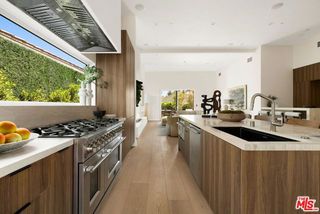 1120 S Lucerne Boulevard, Los Angeles, CA 90019
