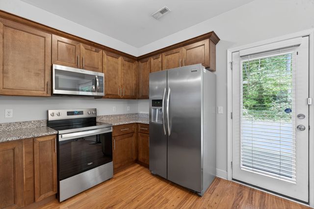 2043 Pinecrest Dr, Nashville, TN 37211
