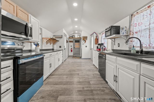 475 Ballfall Road, Middletown, CT 06457