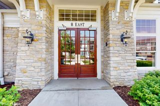 8 E Kennedy Lane 302, Hinsdale, IL 60521