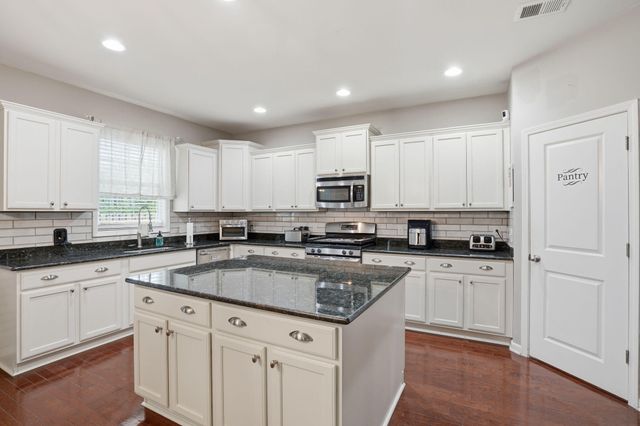 2307 Hummingbird Lane, Summerville, SC 29483