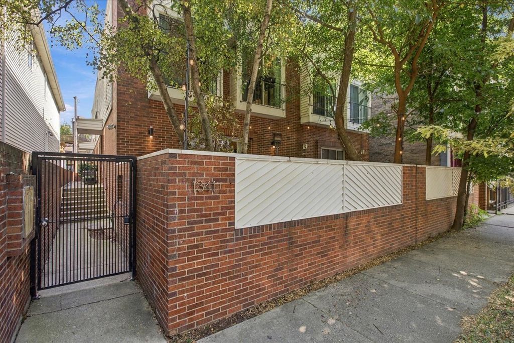 1341 N Wolcott Avenue A, Chicago, IL 60622 — exterior