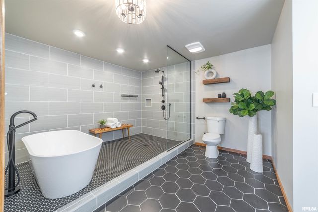 921 Birdie Lane, Quincy, IL 62305