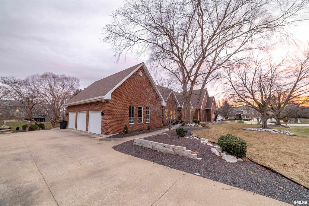 921 Birdie Lane, Quincy, IL 62305