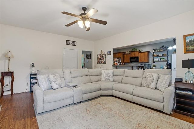 12 Laurel Way NE, White, GA 30184
