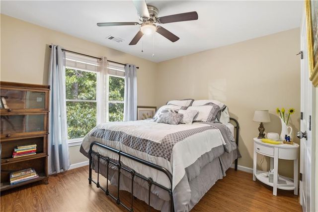 12 Laurel Way NE, White, GA 30184