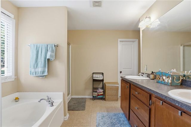 12 Laurel Way NE, White, GA 30184