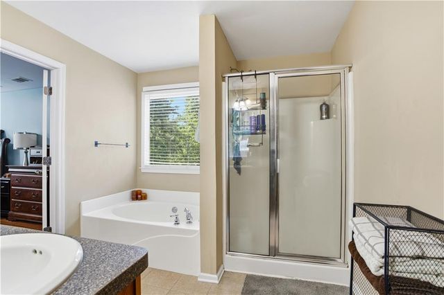 12 Laurel Way NE, White, GA 30184