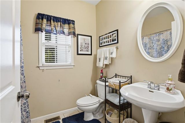 12 Laurel Way NE, White, GA 30184