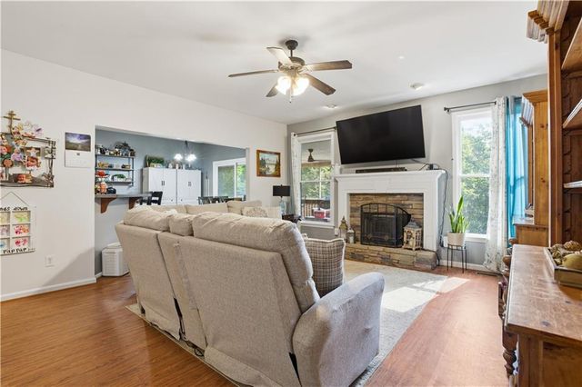 12 Laurel Way NE, White, GA 30184