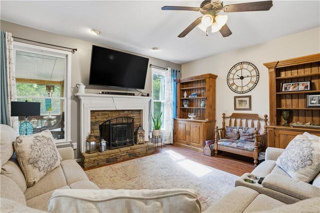 12 Laurel Way NE, White, GA 30184
