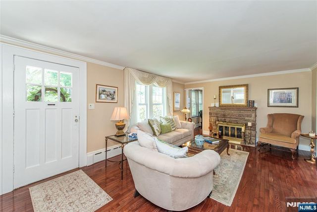 10 Irving Place, Nutley, NJ 07110