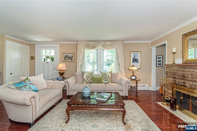 10 Irving Place, Nutley, NJ 07110