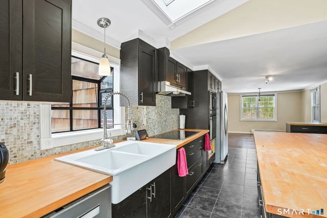 12 Skidmore Lane, Newtown, CT 06482