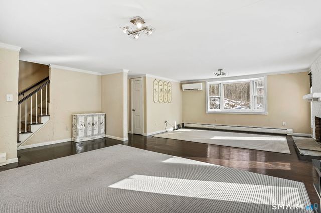 12 Skidmore Lane, Newtown, CT 06482