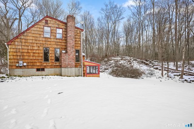 12 Skidmore Lane, Newtown, CT 06482